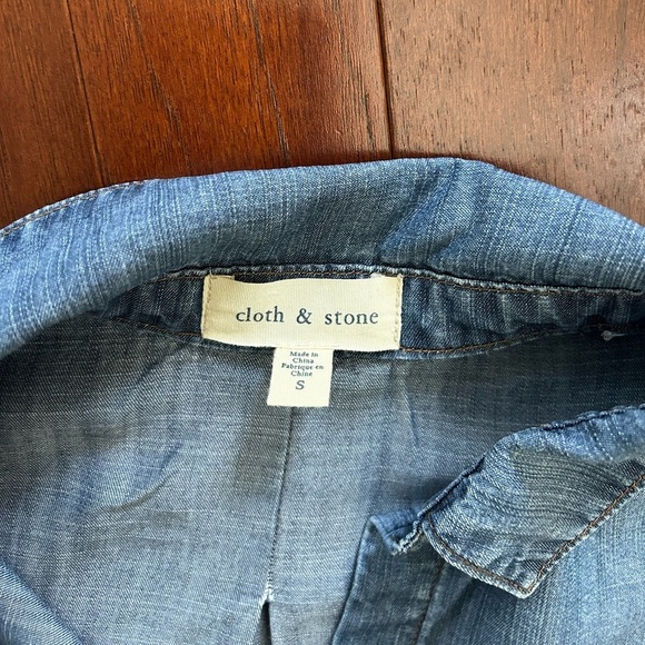 Cloth and Stone Denim Chambray Split Back Button Down Top Sz XS excellent cond - Picture 10 of 14